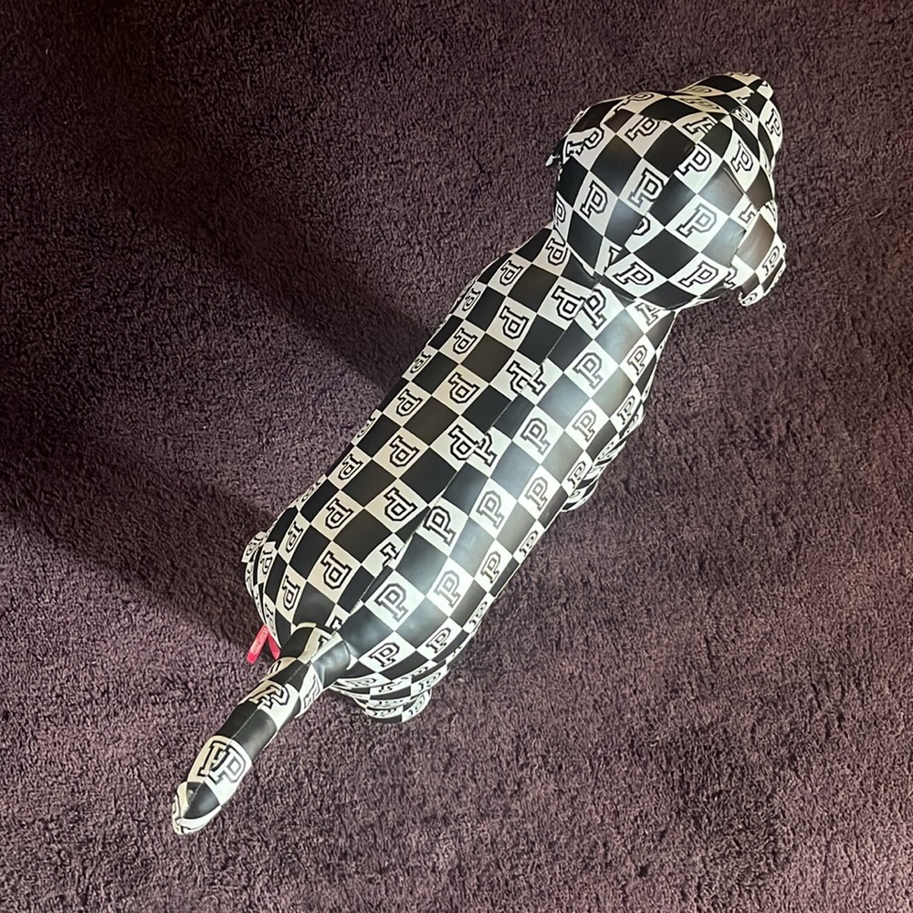 Victoria's 2018  Secret Pink Fashion Show Dog, checkered , "P" extra large - Picture 7 of 11